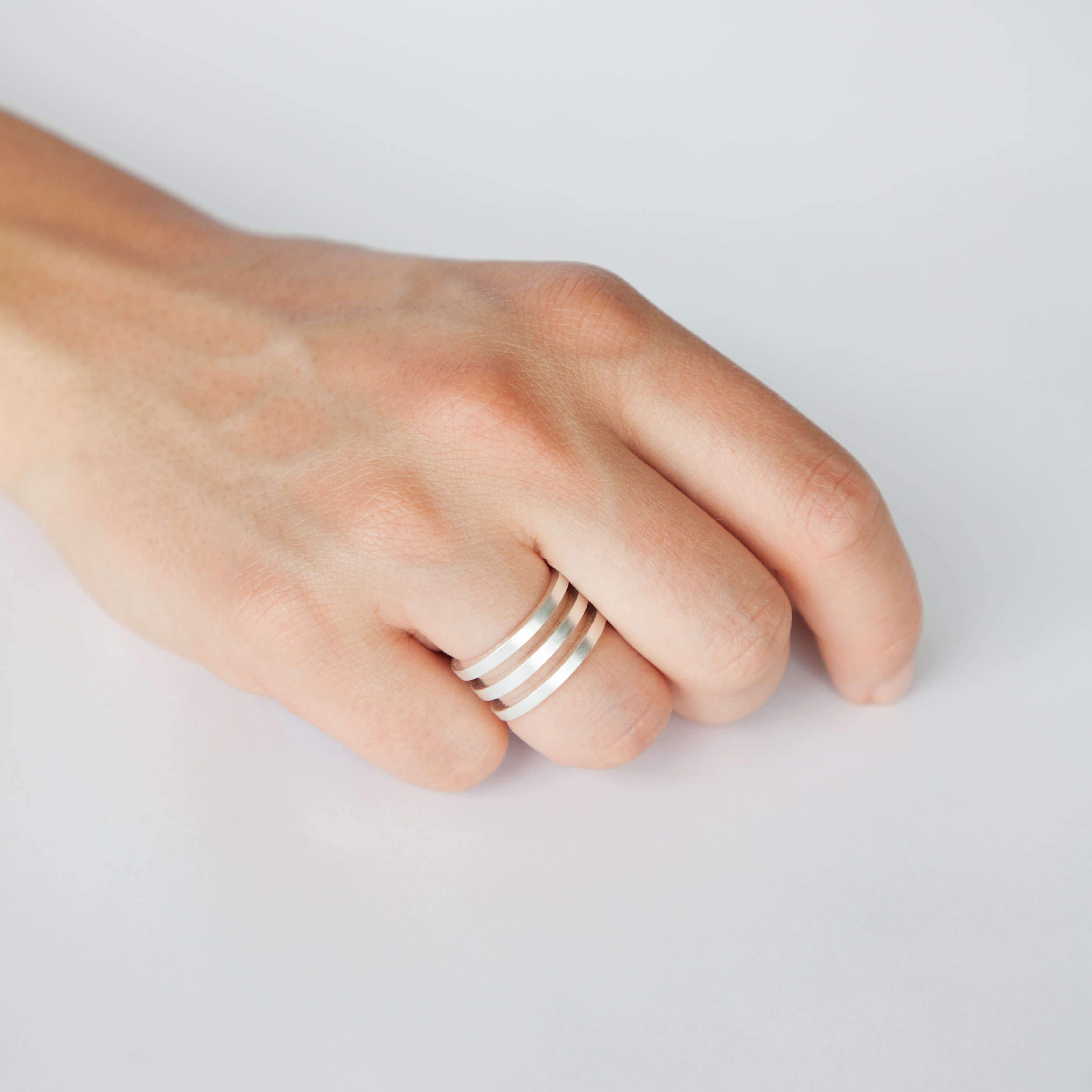D 244 -Trio Round Ring