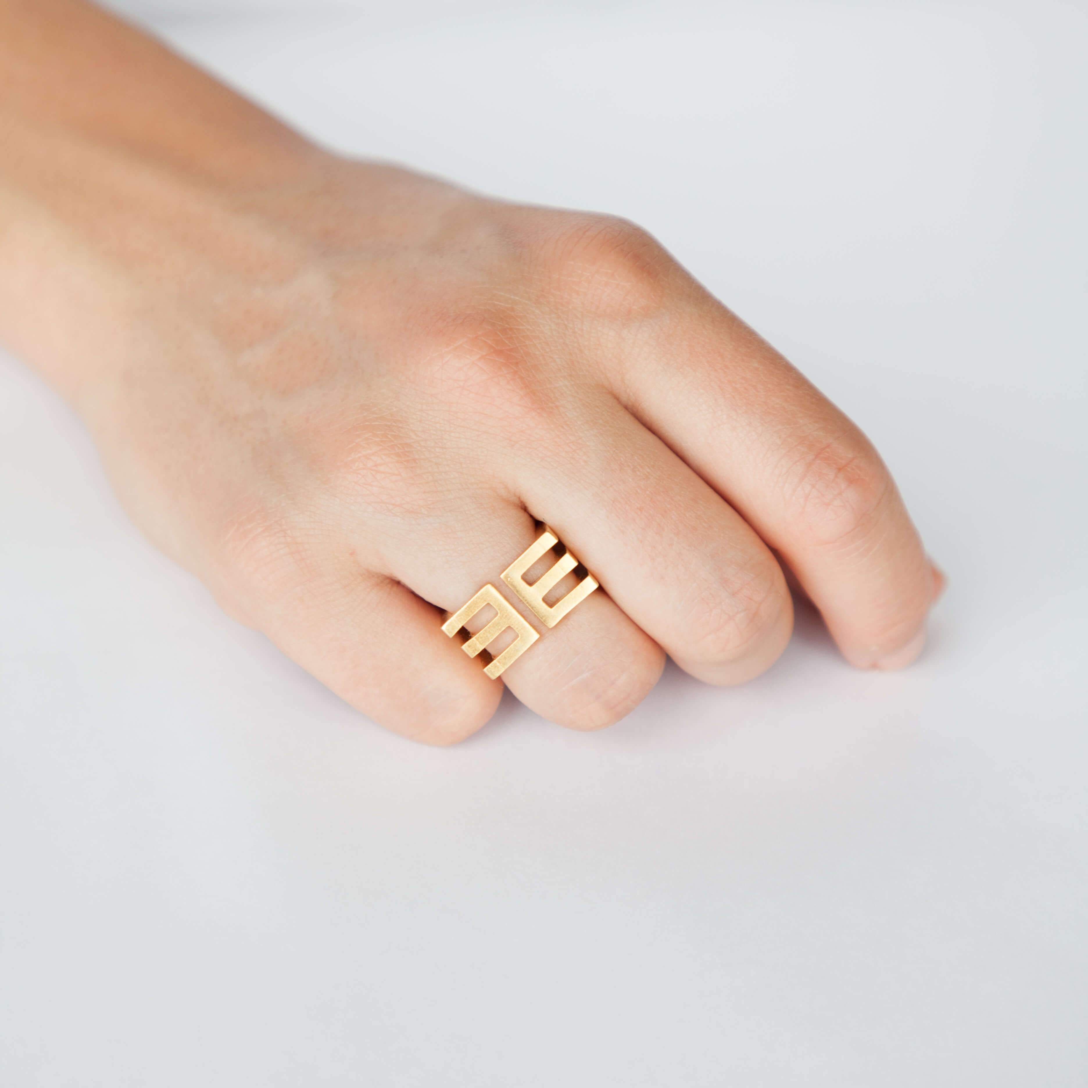 D 247  - Trio Square Ring